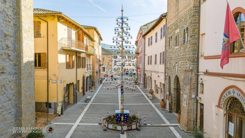 Photo du sapin de Noël en céramique de Deruta