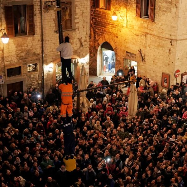 locandina festa di san martino e albero della cuccagna - Gubbio