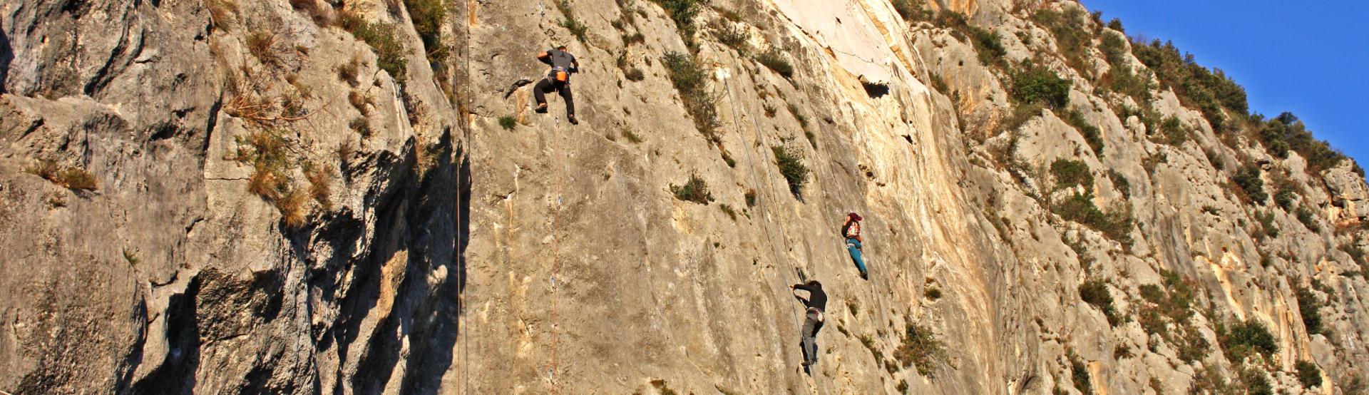  CLIMBING AND POTHOLING 