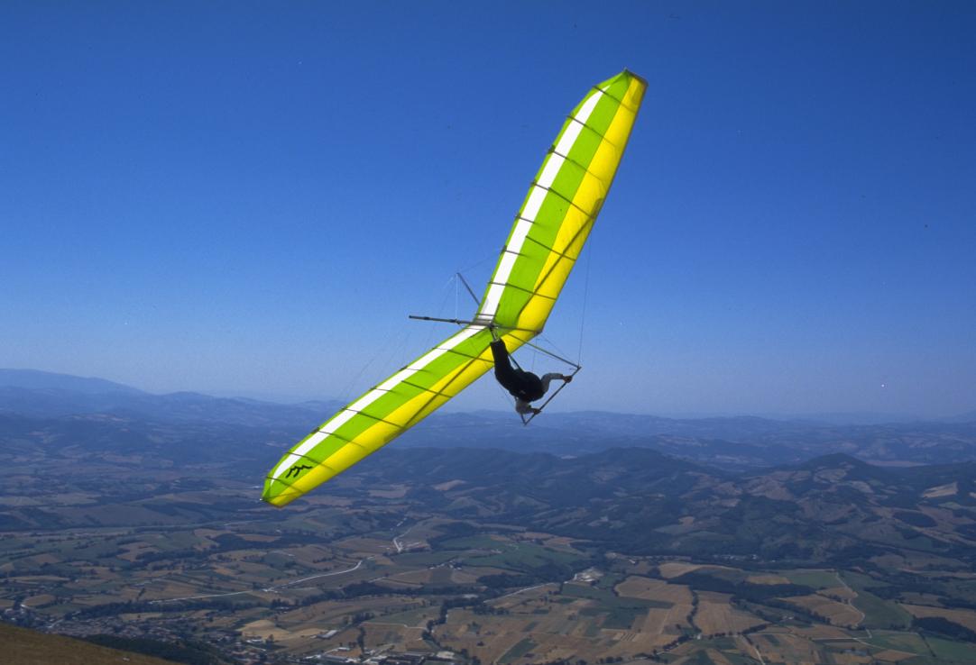 Umbrian skies hang gliding