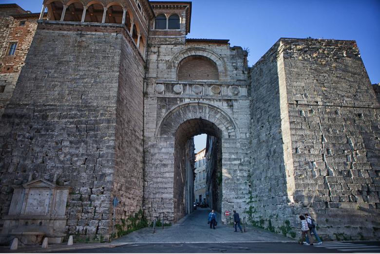 Immagine: Etruscan arch of Perugia 