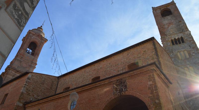Vista laterale di chiesa e campanile dei Santi Gervasio e Protasio