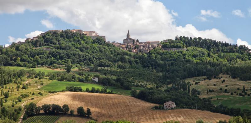 Antichi borghi tra Todi e i Monti Martani