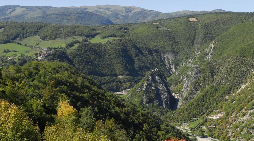 Mountain panorama near Cascia, with green valleys, dense woods and rocky cliffs opening onto evocative gorges.