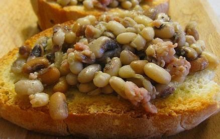 Bruschetta with fagiolina di lago