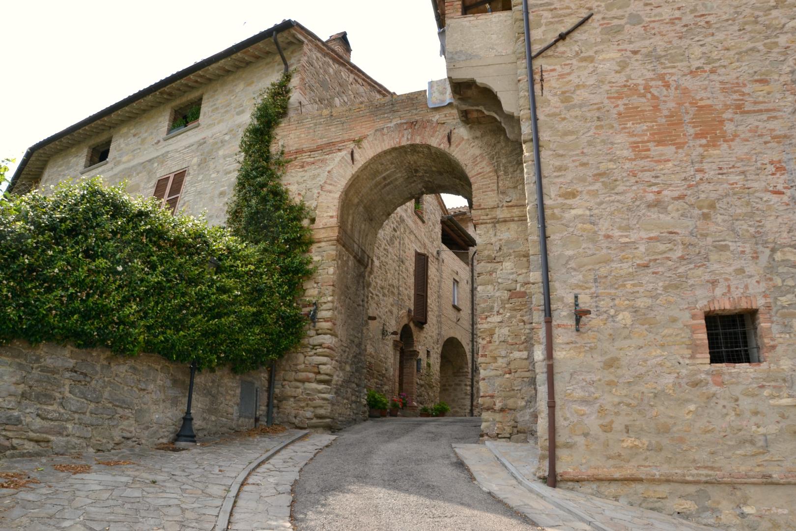 Valfabbrica, between art, culture and trekking