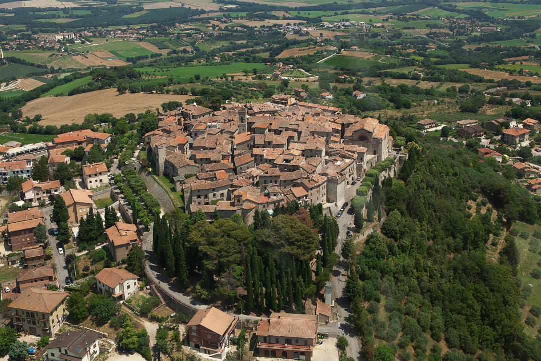 Historic villages between Todi and the Martani Mountains