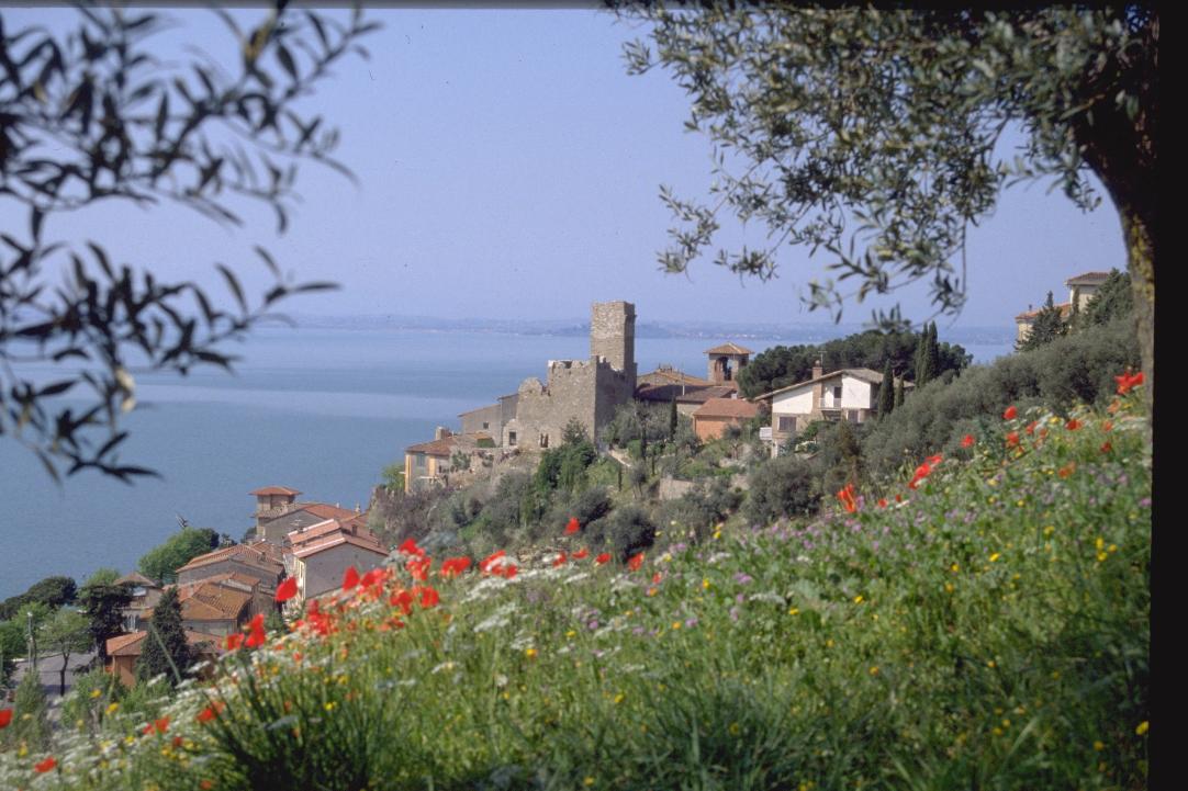 Da Passignano a Castiglione del Lago lungo la Strada dei vini Colli del Trasimeno