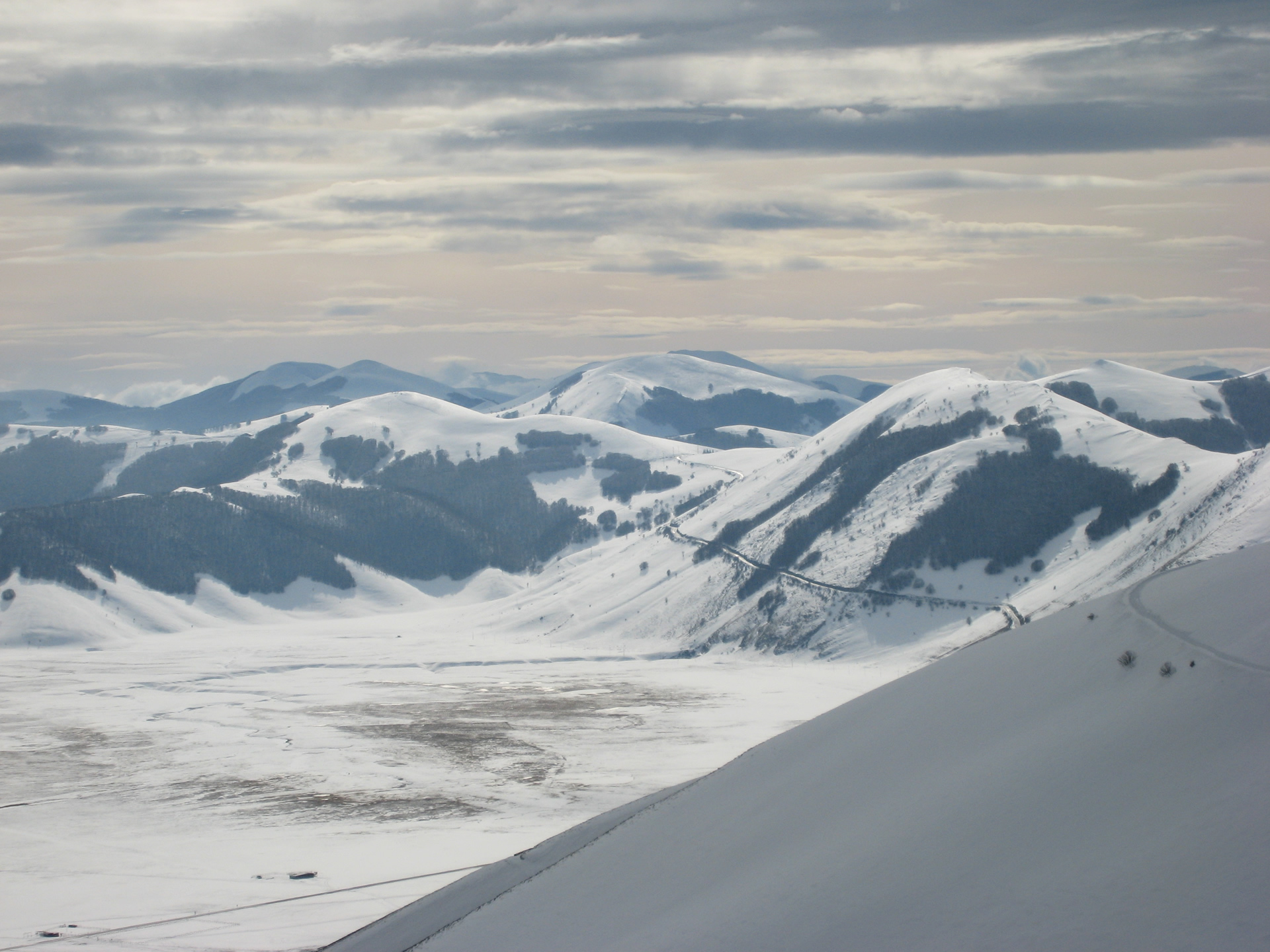 Snowshoe hiking in the Monti Sibillini