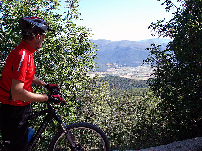 Cascia: through fields and woods in the hills of Santa Rita