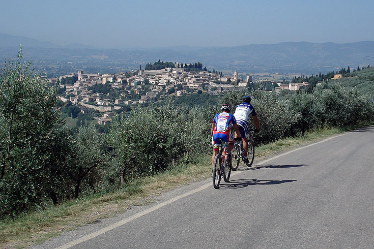 Titolo: Assisi, Spello and the steep slopes of Mt. Subasio 