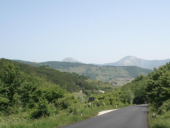 Gubbio, die Ceri und die Geheimnisse der Bottaccione-Schlucht