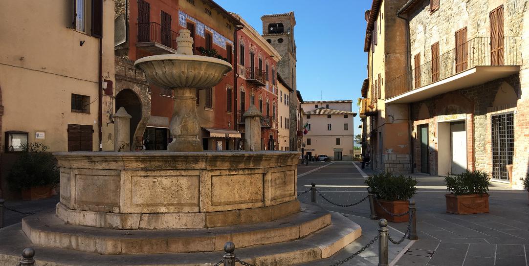 Deruta - Umbria on a motorbike, along Lake Trasimeno