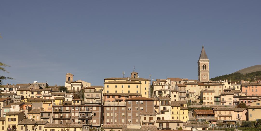 L’Appennino e le verdi colline di Gualdo Tadino