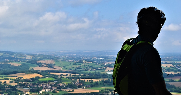 Titolo: Media Valle Tour - Cycling in the open countryside between Deruta and Marsciano