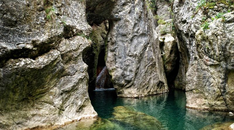 Da Todi a Orvieto, passando per Spoleto e Parrano: alla scoperta delle grotte naturali dell'Umbria