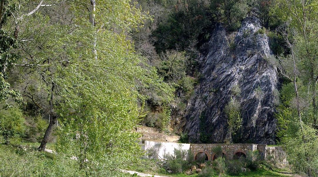 From Todi to Orvieto, through Spoleto and Parrano: discovering the natural Umbrian caves