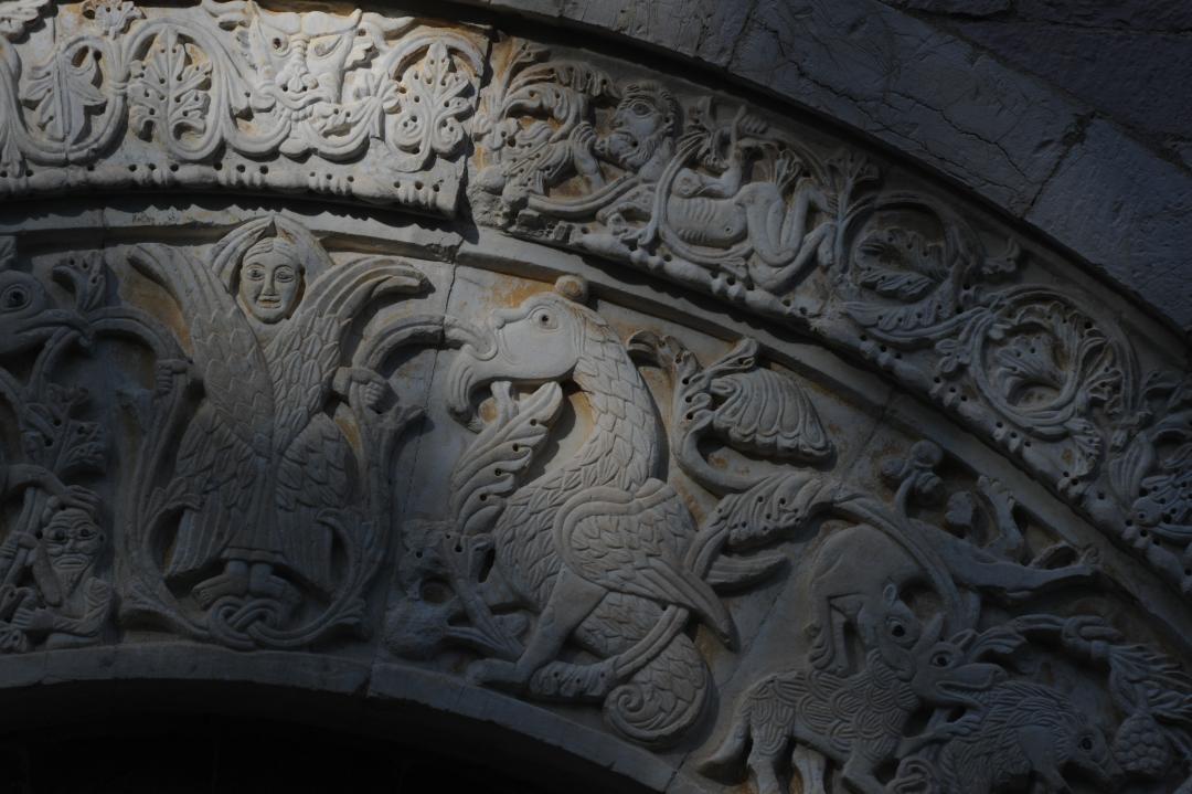 castel ritaldi pieve.gregorio magno, dettaglio portale