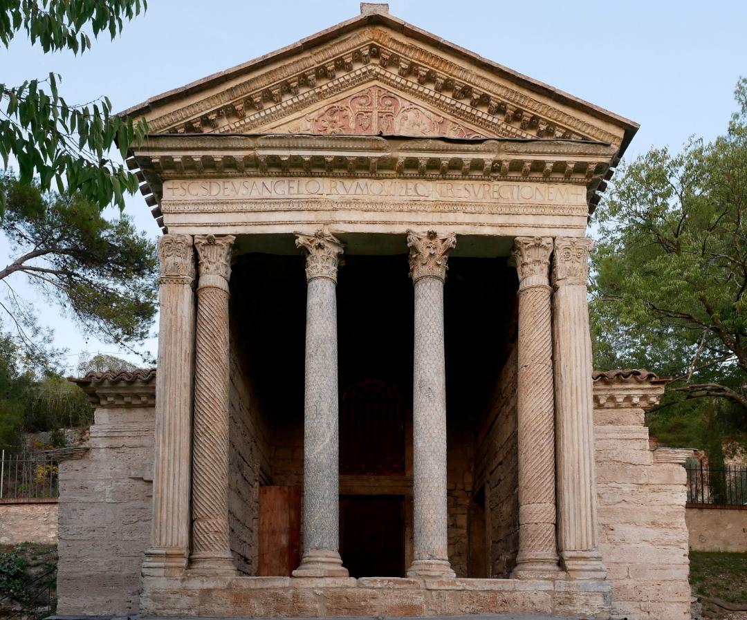 Close-up of the facade of the Tempietto del Clitunno, with fluted Corinthian columns and an architrave decorated with Latin inscriptions
